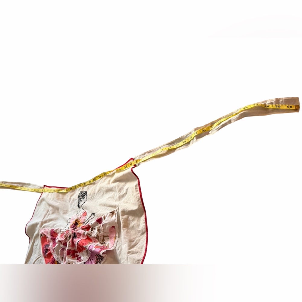 Vintage half apron with embroidered dancing lady 💃🏾 with a patchwork skirt - Picture 7 of 11